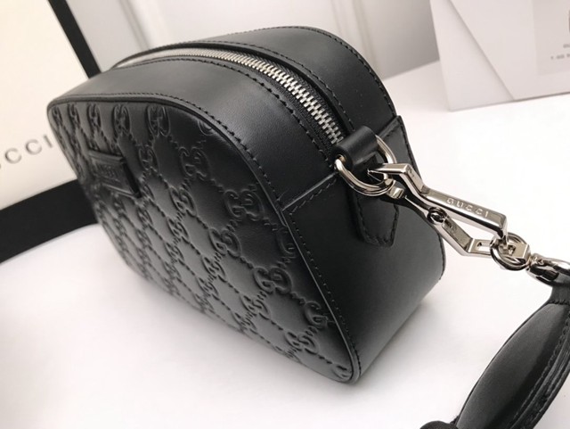 Gucci專櫃款男包 574886 古馳黑色壓花 男士休閒小挎包  gqy3482